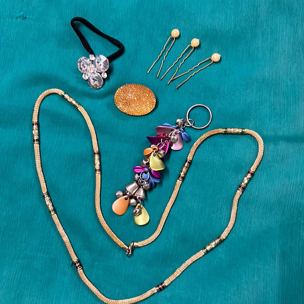 Mala, brooch, pins, hair band, key chain - Picture 1 of 5